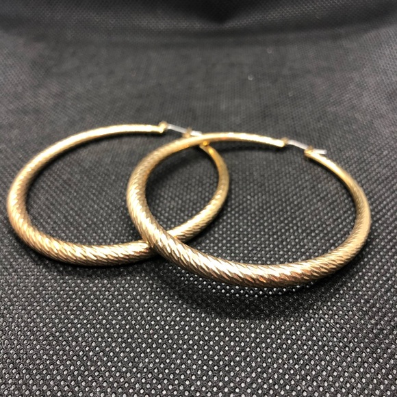Gold hoop earrings - Picture 2 of 6